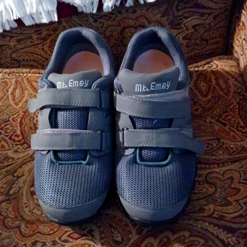 Worn once mt. Emery big men's shoes size 13 width 6e